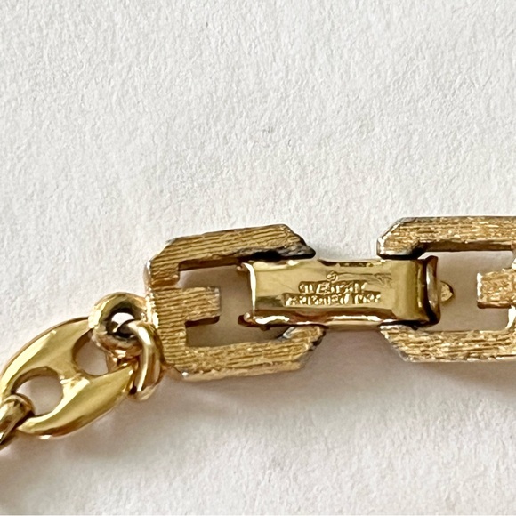 Givenchy 36” classic vintage necklace - Picture 2 of 4